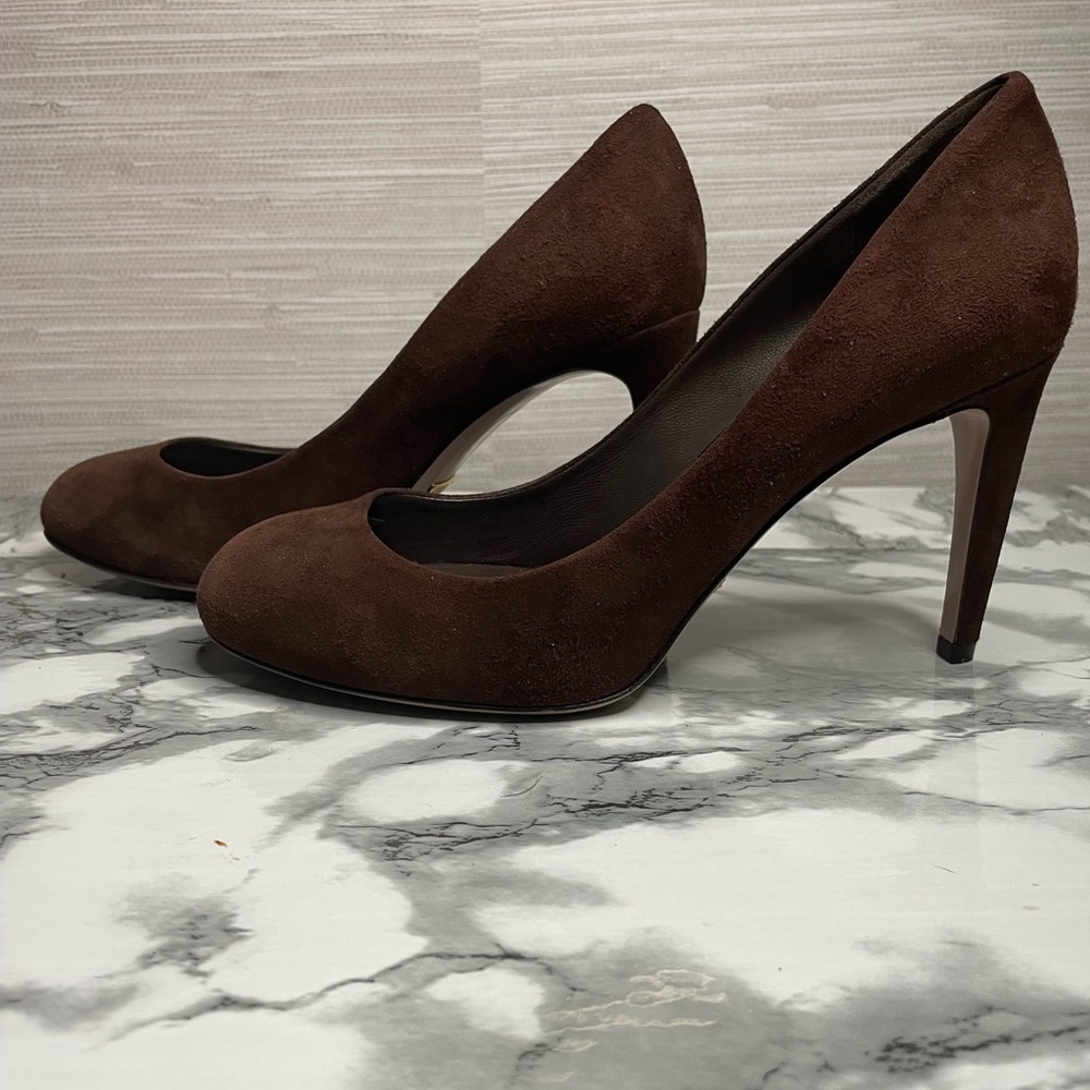 Gucci suede pumps